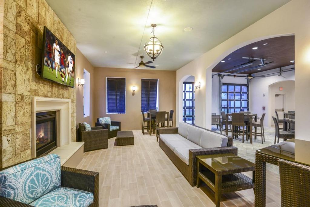 Villa 8 Bedroom Vacation In Windsor At Westside *