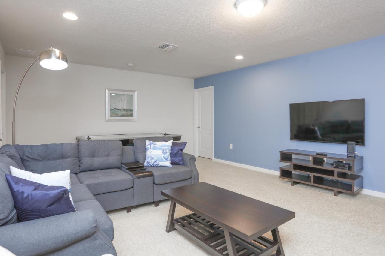 8 Bedroom Vacation In Windsor At Westside Villa