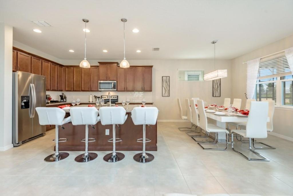 Amazing 6 Bedroom 5 Bathroom Solara Villa