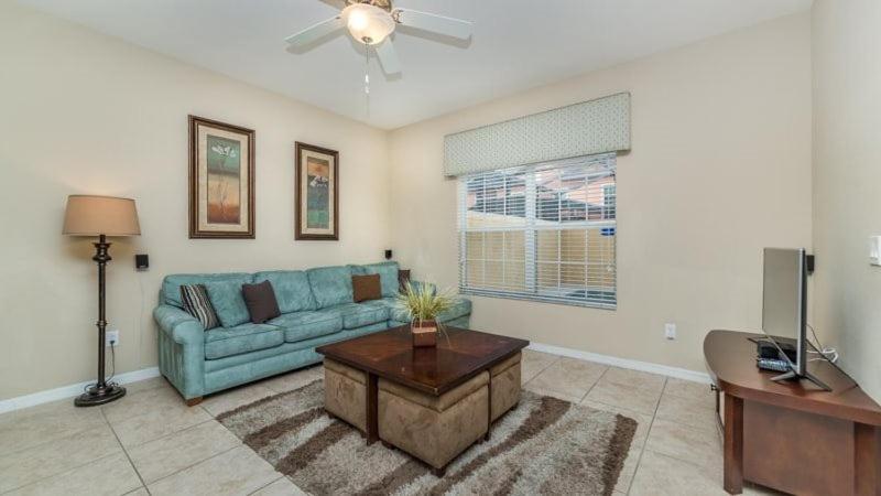 Holiday home 4 Bedroom 3 Bath Town With Pool In Paradise Palms *