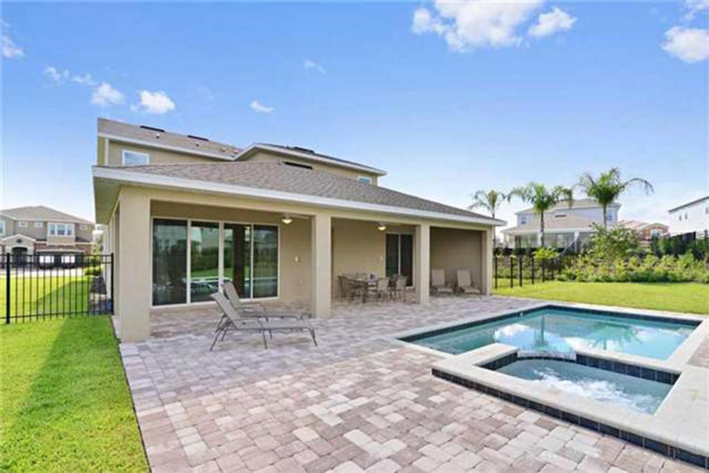 8 Bedroom Vacation With Pool Holiday home