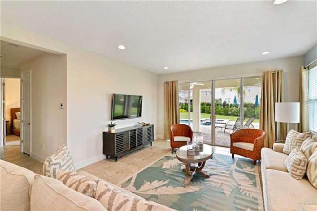 Holiday home 8 Bedroom Vacation With Pool Orlando