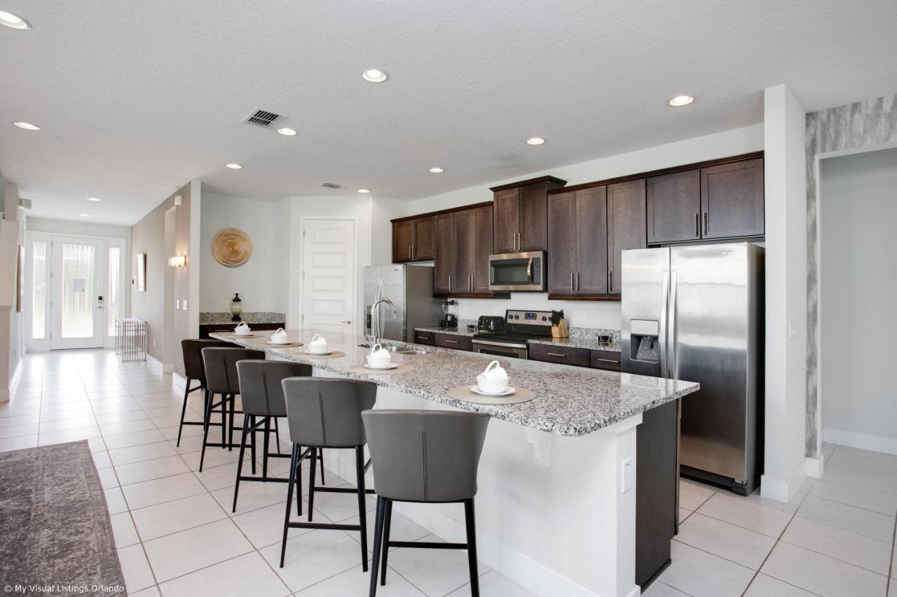 Holiday home 9 Bedroom Vacation With Pool Orlando