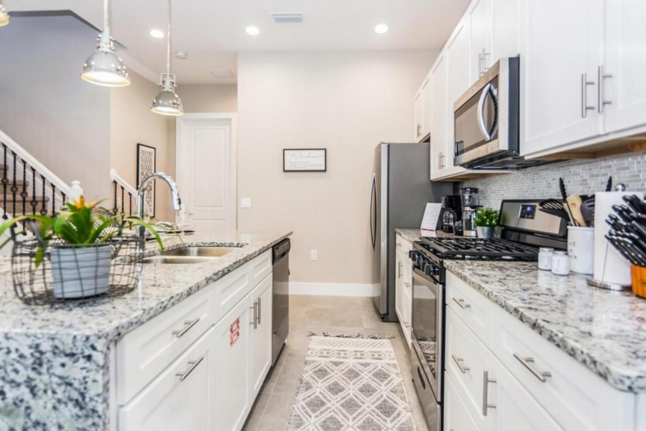 Amazing Townhome With Summer Kitchen Su2668