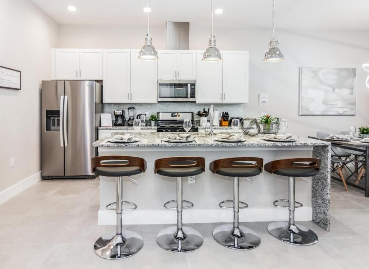 Amazing Townhome With Summer Kitchen Su2668