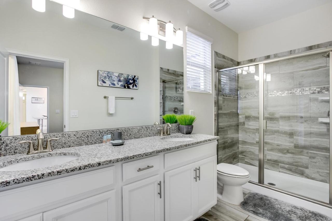 Villa Elegant! 5bed 4ba Game Pool 4778kcc
