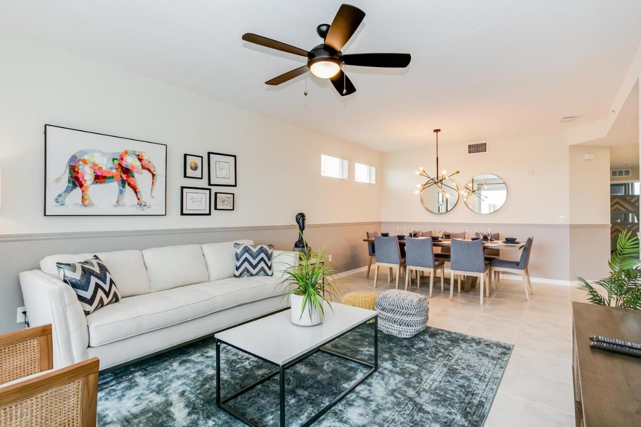 Amazing Story Brand New 4721 Unit208 Apartment *