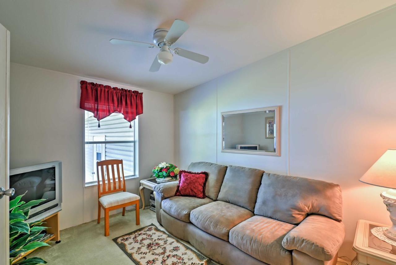 Water-view Patio, Pool Access 4mi To Disney *
