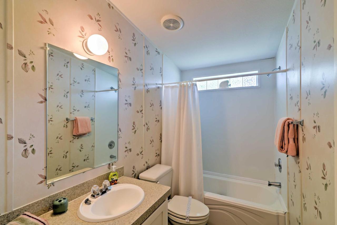 Water-view Patio, Pool Access 4mi To Disney Orlando