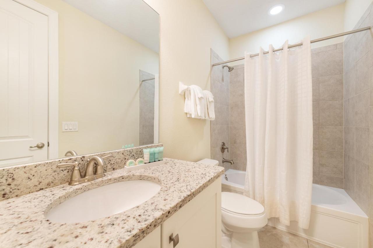 Lovely By Rentyl Near With Private Pool, Movie & Amenities - 741l Holiday home *