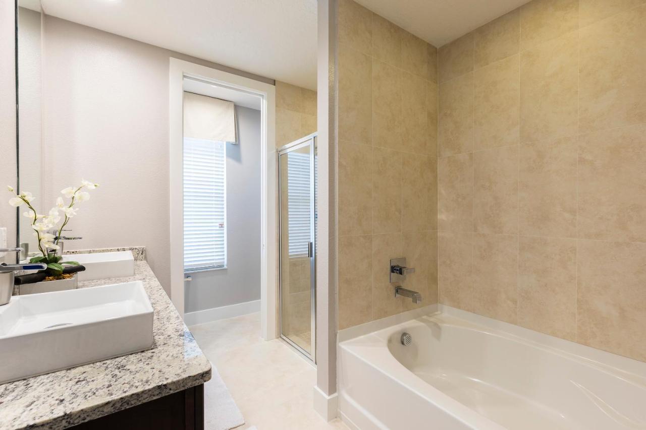 5 Bedroom 6 Ba Luxury 5 Min To Disneyworld Hot Tub & Bbq Villa *