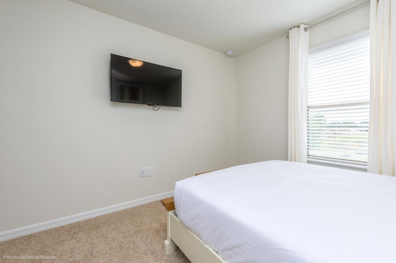 New Fantastic 5 Bed 4 Bathroom Town *