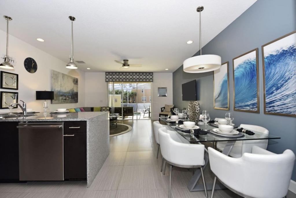 Beautiful 3-bed 10 Minutes From Disney-17440 Serenity Townhouse Orlando