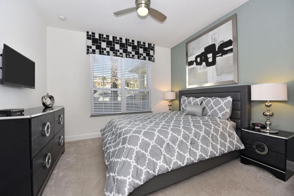 Beautiful 3-bed 10 Minutes From Disney-17440 Serenity Townhouse Holiday home