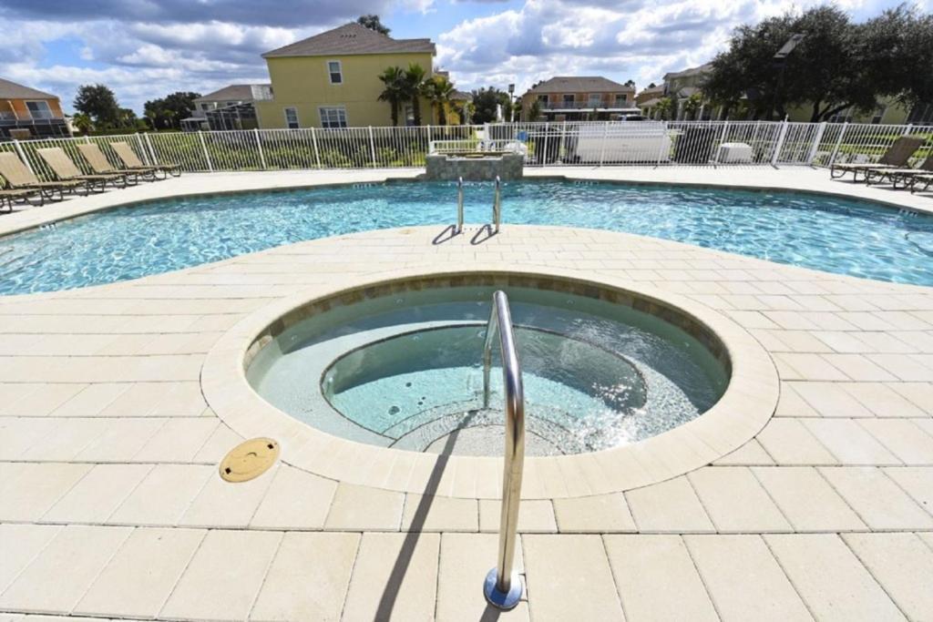 Beautiful 3-bed 10 Minutes From Disney-17440 Serenity Townhouse Holiday home *