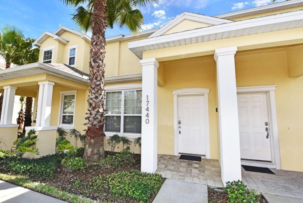 Beautiful 3-bed 10 Minutes From Disney-17440 Serenity Townhouse Holiday home