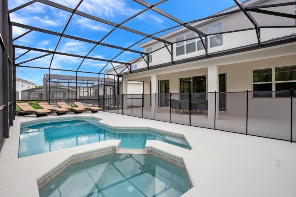 518mb New And Modern 8 Bedroom 5 Bathroom Villa