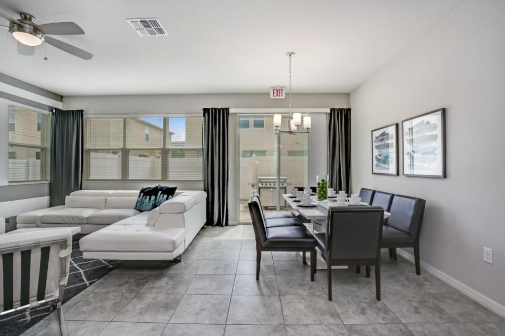 5128kway Amazing New Compass Bay Holiday home