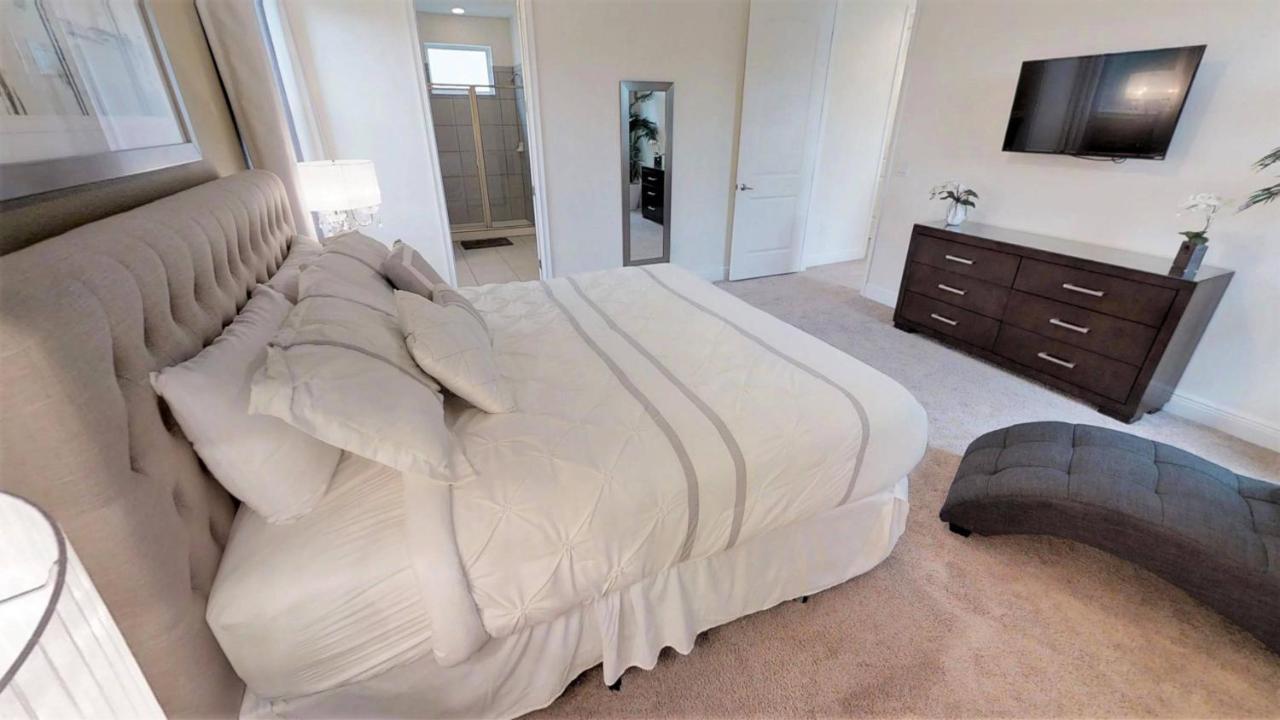 Holiday home Encore 5 Bedroom Vacation With Pool *