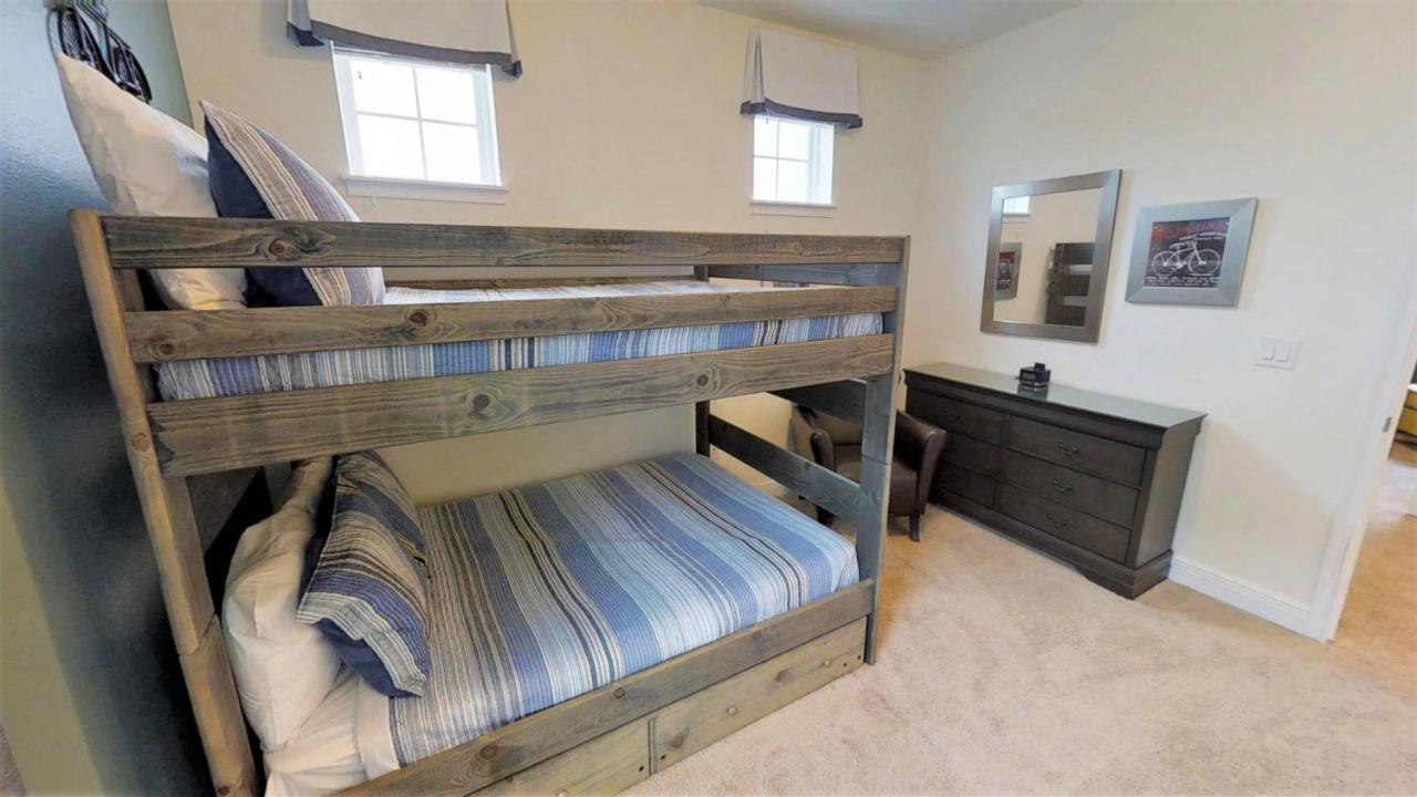 Holiday home Encore 5 Bedroom Vacation With Pool *