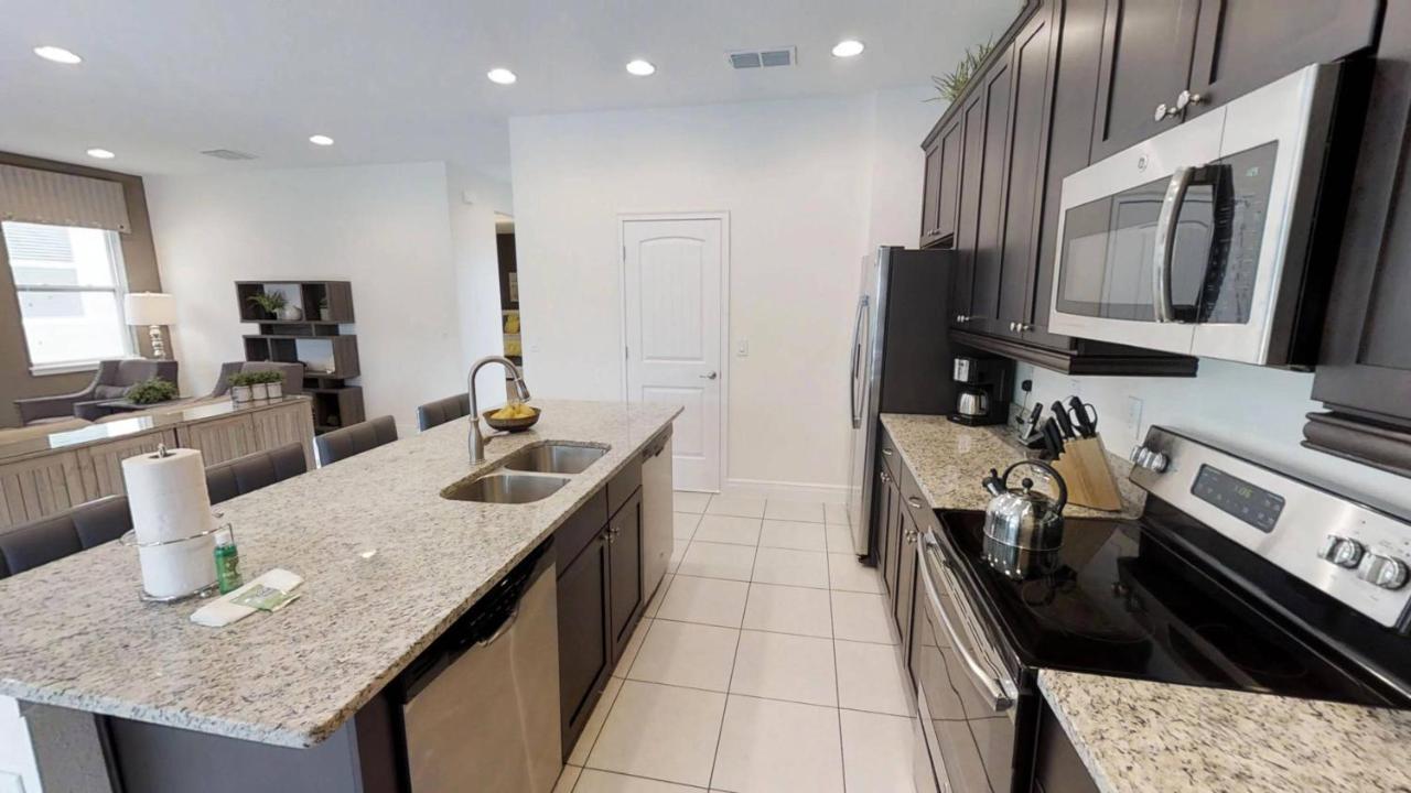 Encore 5 Bedroom Vacation With Pool Holiday home *