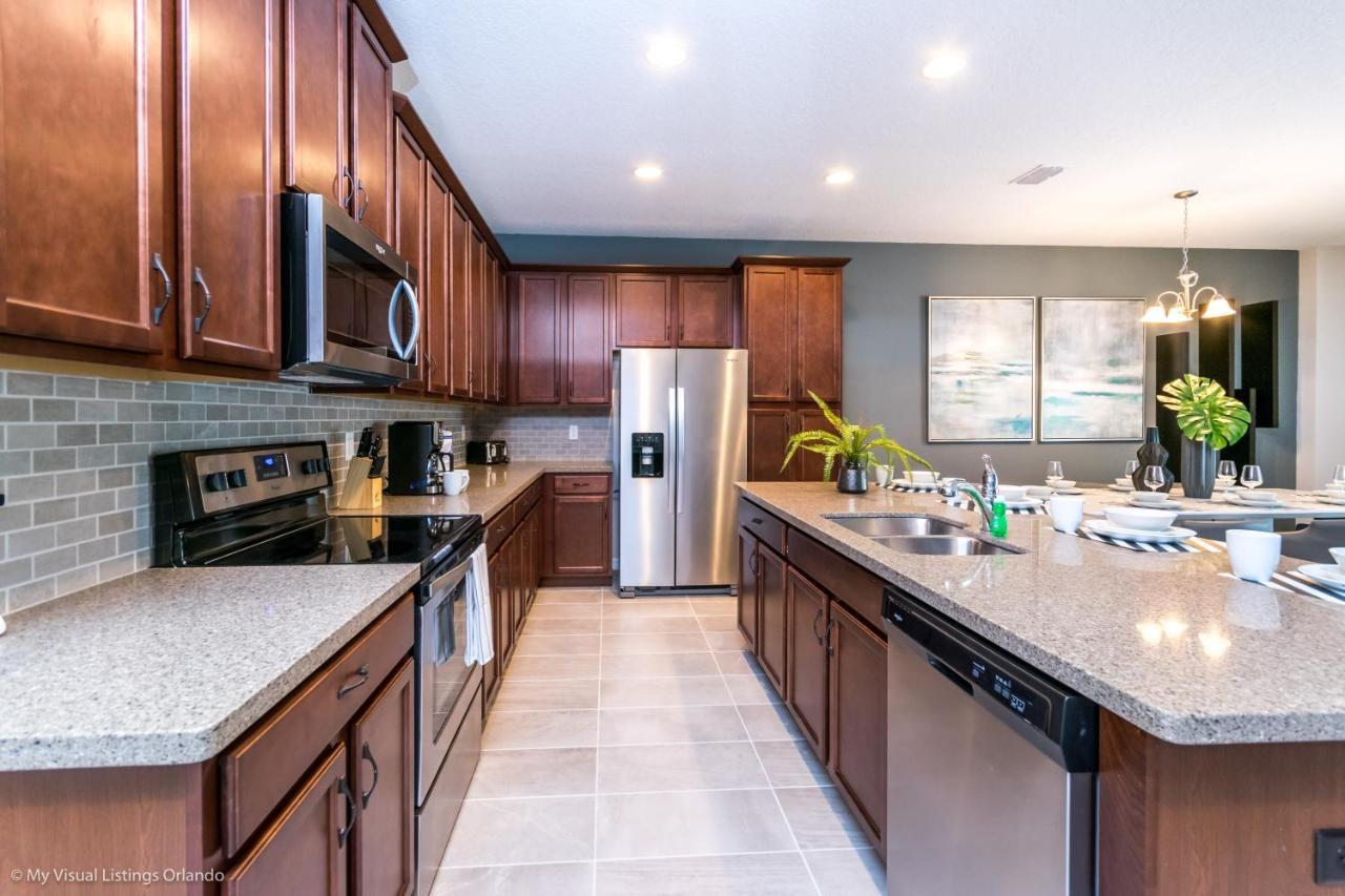 1552 Carey Palm Circle *