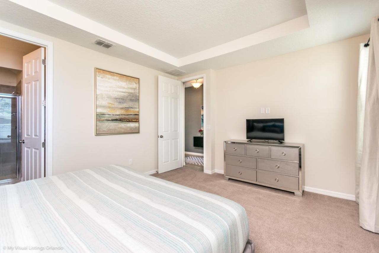 Villa 1552 Carey Palm Circle *