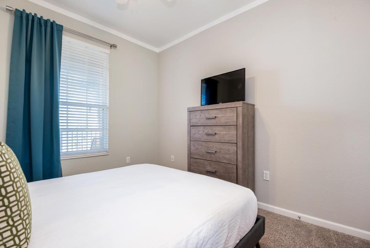 Beautiful Vista Cay Condo, Near I-drive