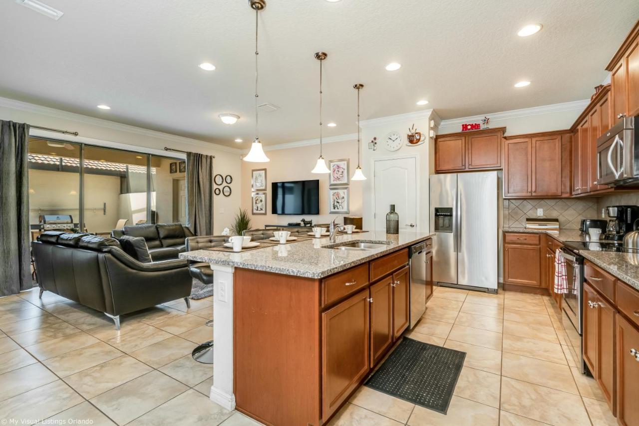 5-bedroom With Private Pool -15 Mins From Disney- Holiday home Orlando