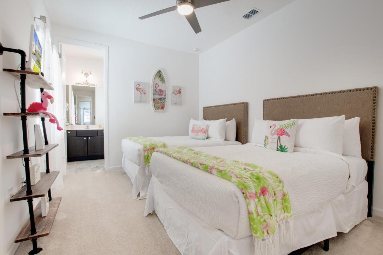 3910 Oakville Avenue *