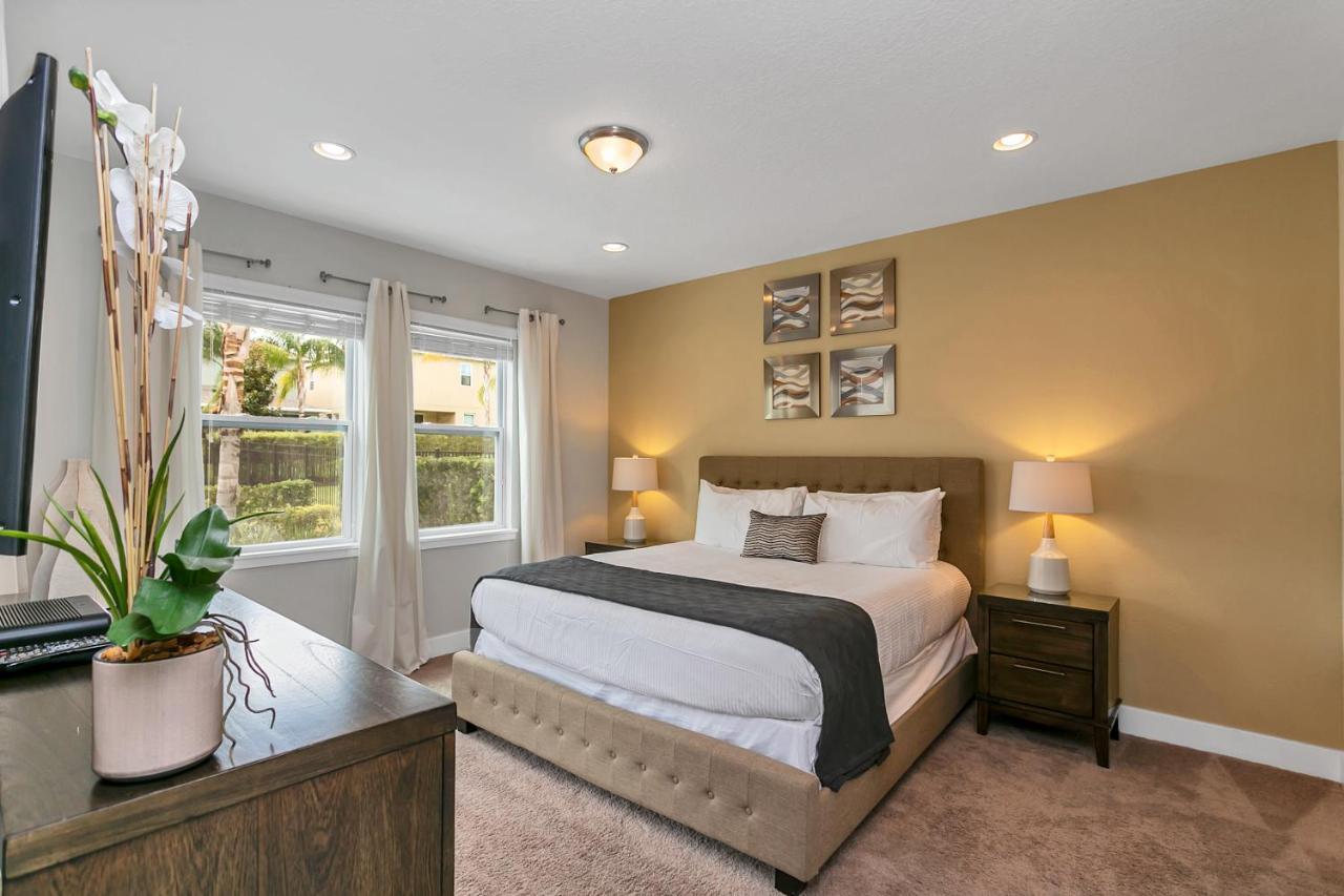 Encore 6 Bedroom Vacation With Pool Holiday home *