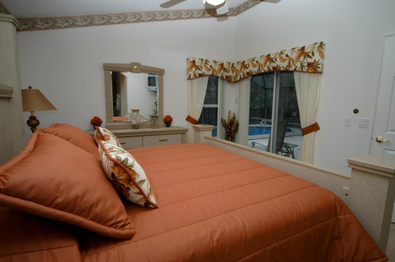 324107 4-bed Area Pool Home*spa *games Holiday home