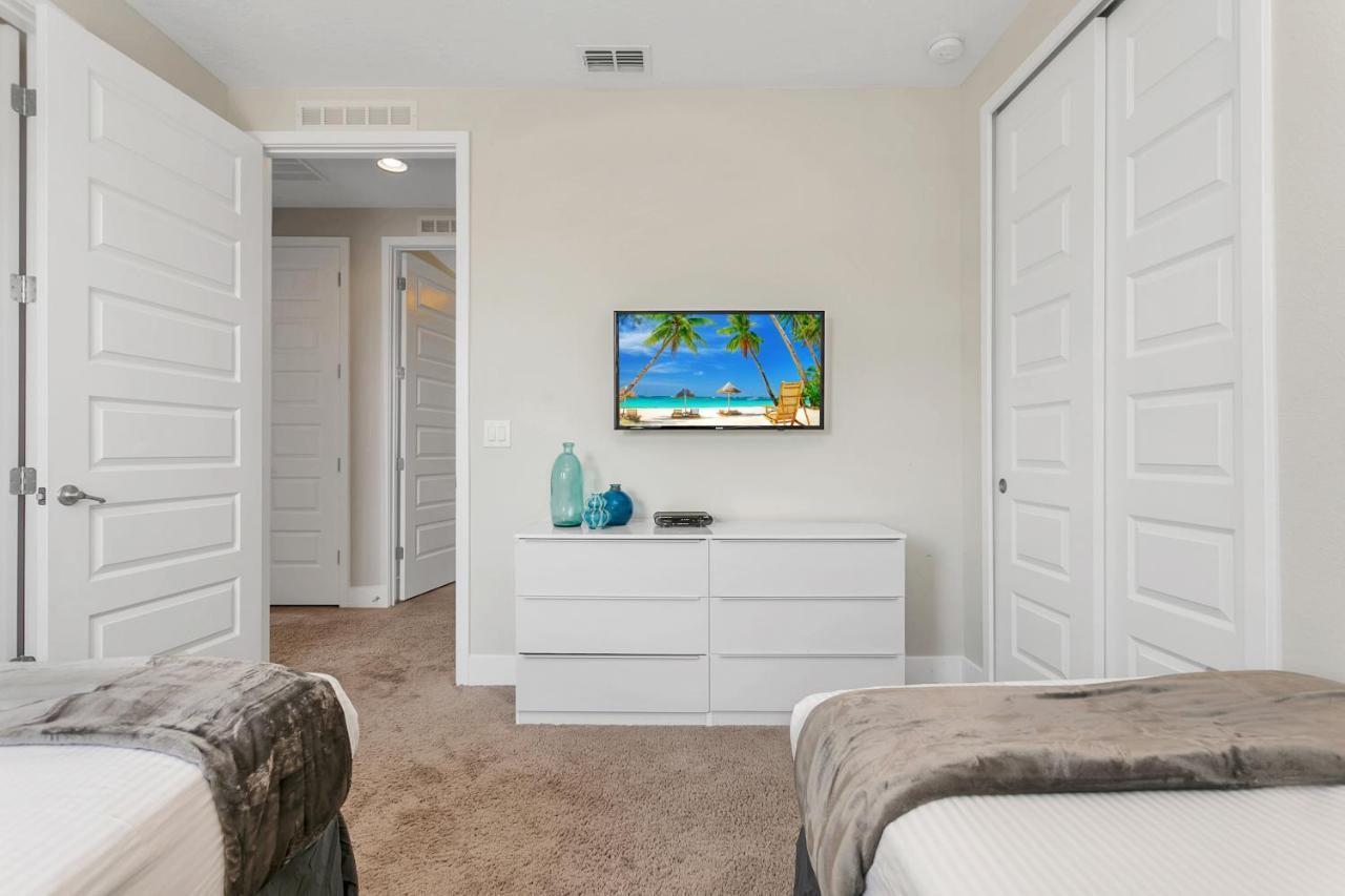 Encore 6 Bedroom Vacation With Pool Holiday home
