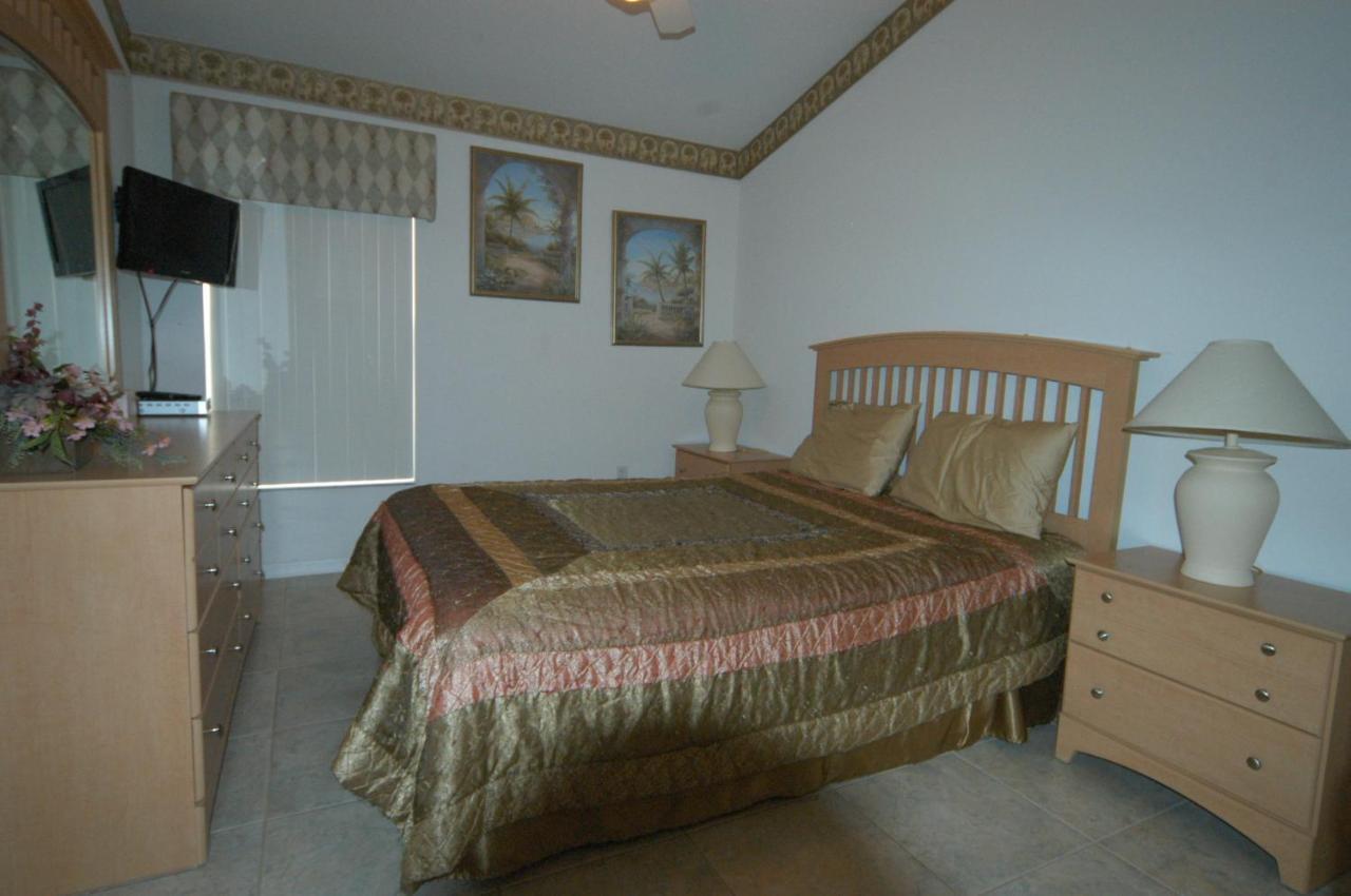 Holiday home 324107 4-bed Area Pool Home*spa *games Orlando