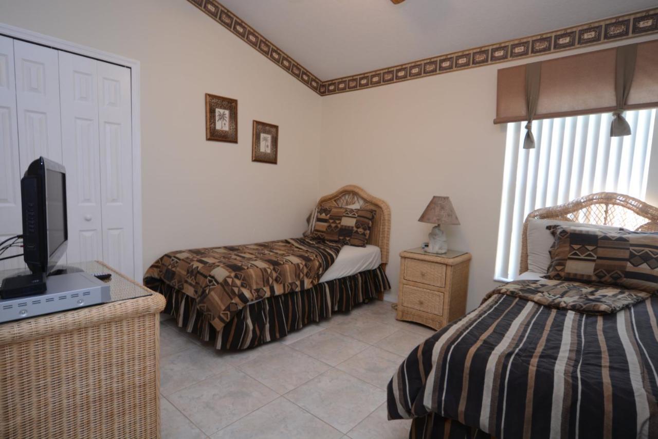 324107 4-bed Area Pool Home*spa *games Holiday home