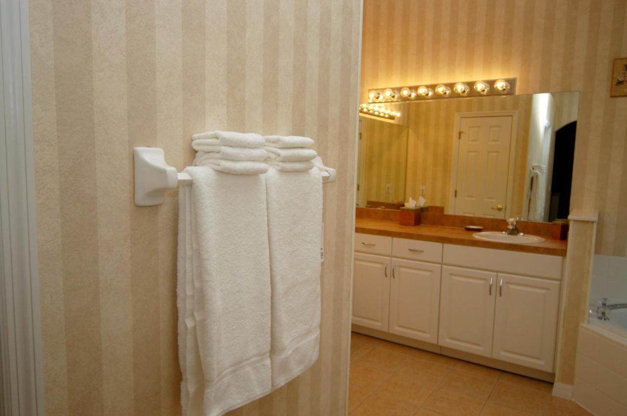 324107 4-bed Area Pool Home*spa *games Holiday home *