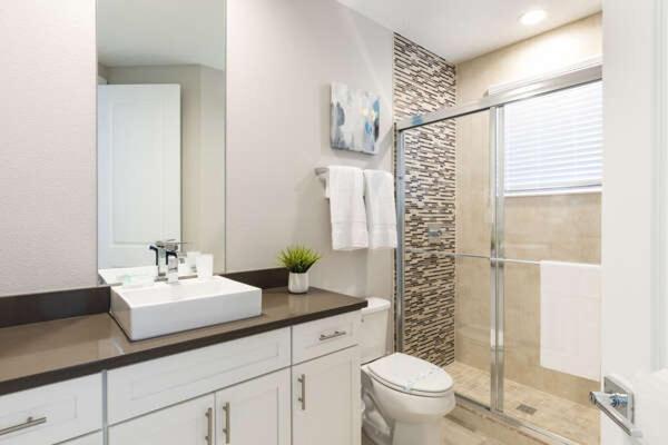 5 Bedroom 6 Full Ba Deluxe 5min To With Bbq Hot Tub Villa