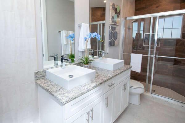 4 Bedroom 4 Ba Self Check-in Close To Theme Parks Villa *