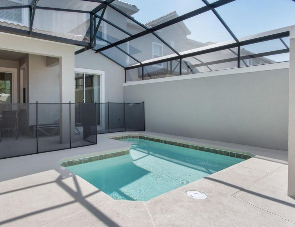 Amazing 4bd Pool Hm, Storey Lake-4995swa Holiday home