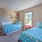 Vibrant Resort Townhome With Patio, 3 Mi To Disney!