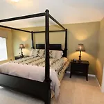 Stunning 6 Bedroom 4 Bath Villa With Private South Facing Pool