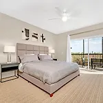 Bright & Spacious 2Br Condo With Pool & Hot Tub, Near Disney!