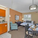 1Br 2 Queens Apt-Hotel With Pool, Hot Tub & More, Near Disney & Universal!