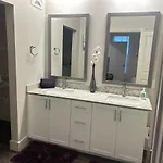 New Apt Close To Universal .