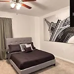 Big Pool Heater,No Laundry! Huge Yard,5 Bedroom,3 Bath Free Wifi, Close To Disney, Walmart,Stores All Restaurants Few Minutes From The House