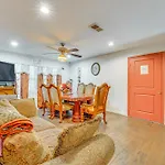 South Apopka Home With Pool About 16 Mi To Orlando!