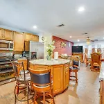 South Apopka Home With Pool About 16 Mi To Orlando!
