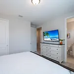 Beautiful 7 Bedroom 6 5 Bath Home W Pool Movie Theater