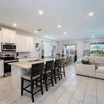 Beautiful 7 Bedroom 6 5 Bath Home W Pool Movie Theater