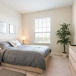 Central Elegance-Spacious Beautifully Decor Condo